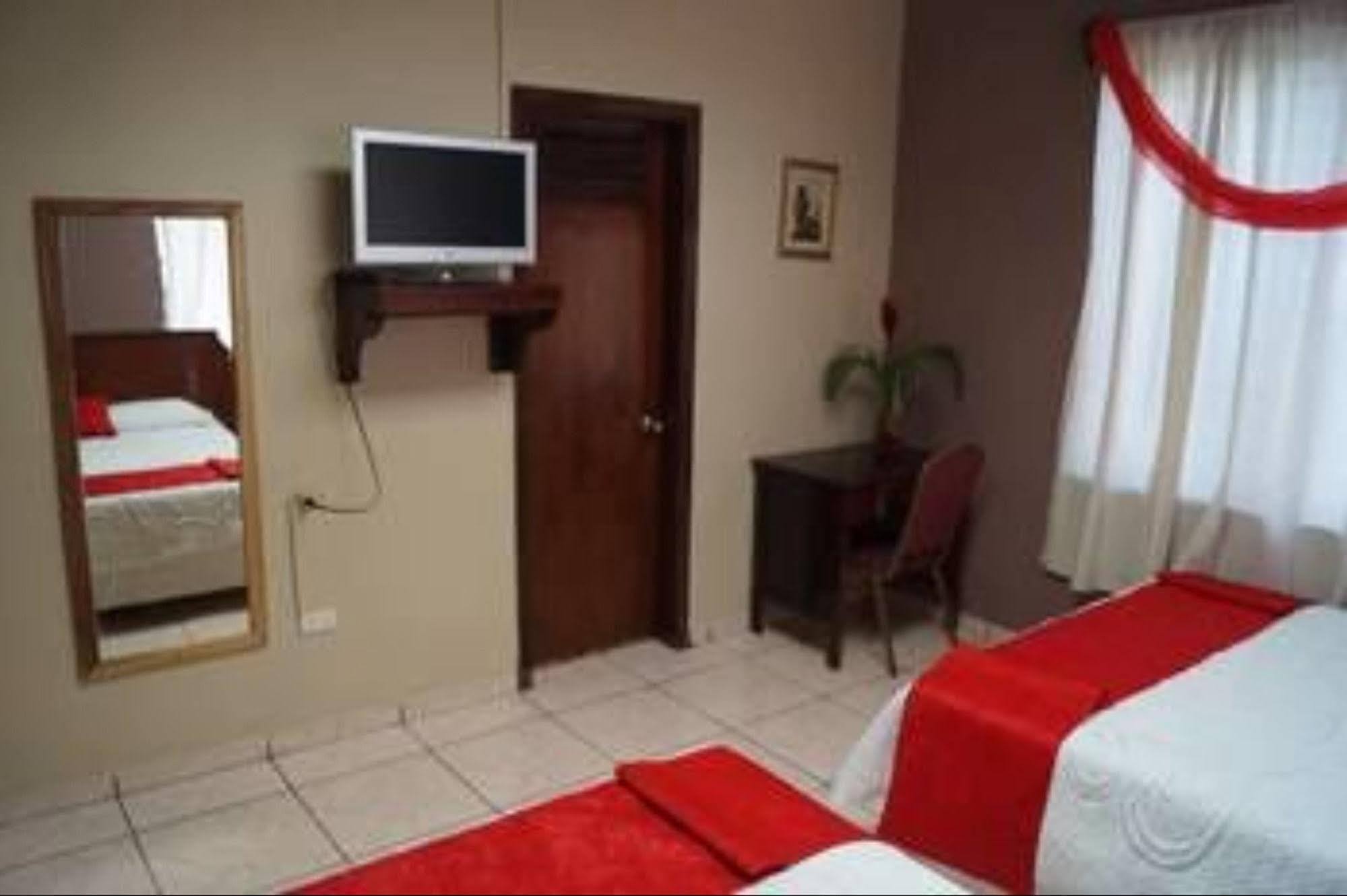 Micro Hotel Rio De Piedras サン・ペドロ・スーラ エクステリア 写真